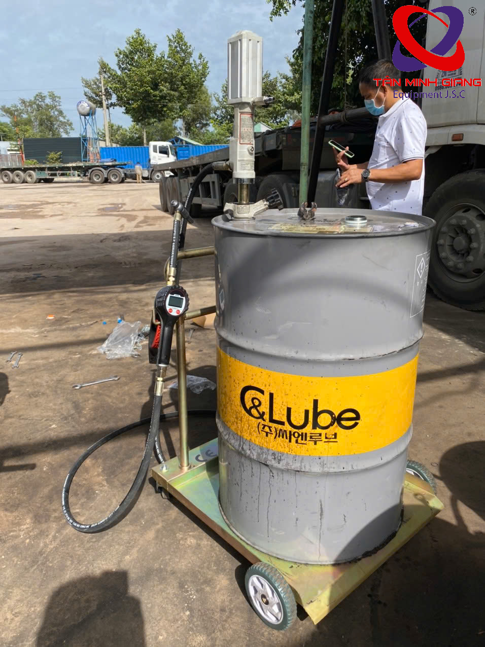 bom-nhot-thung-phi-xe-tai-HPMM