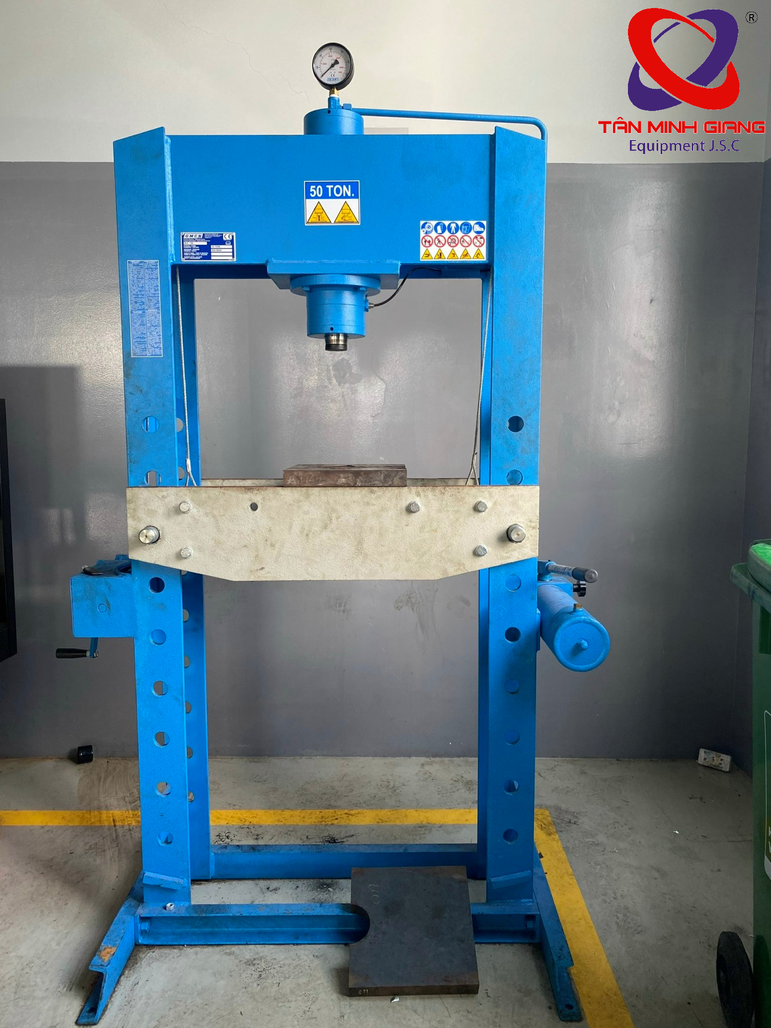 may-ep-thuy-luc-50-tan-art-158-omcn