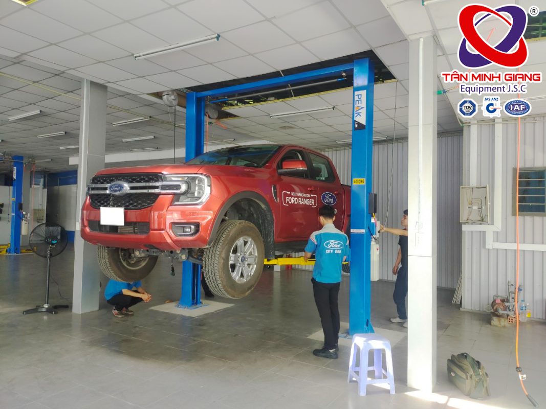 cau-nang-ha-sua-chua-o-to-Peak-208C