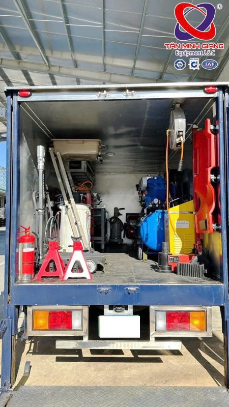 trang-thiet-bi-sua-chua-o-to-luu-dong